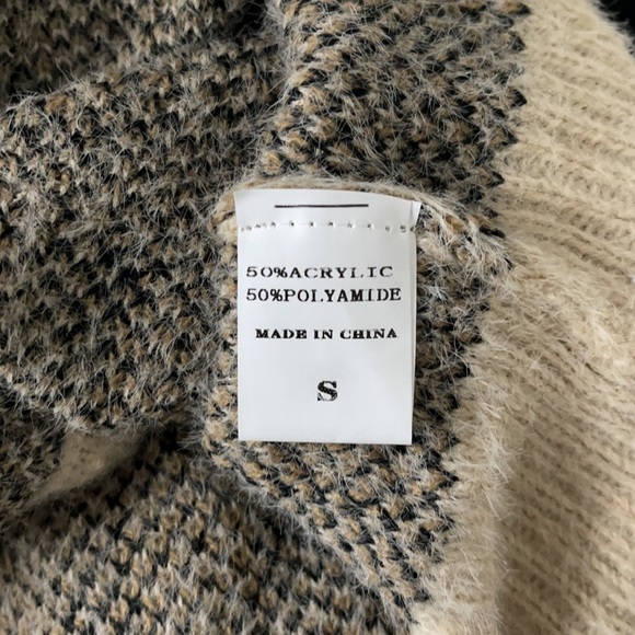 patterned spaghetti strap shirt - Picture 3 of 3